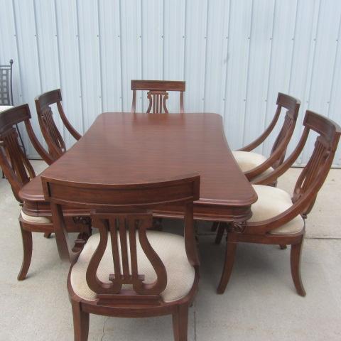 Beautiful Dine Table & Chairs