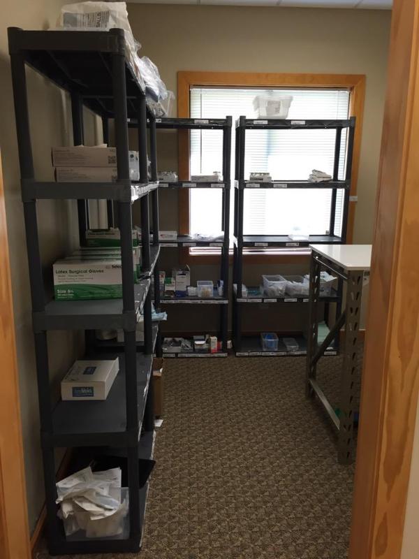 lot 132 image: 4 shelve units 33x14x74...