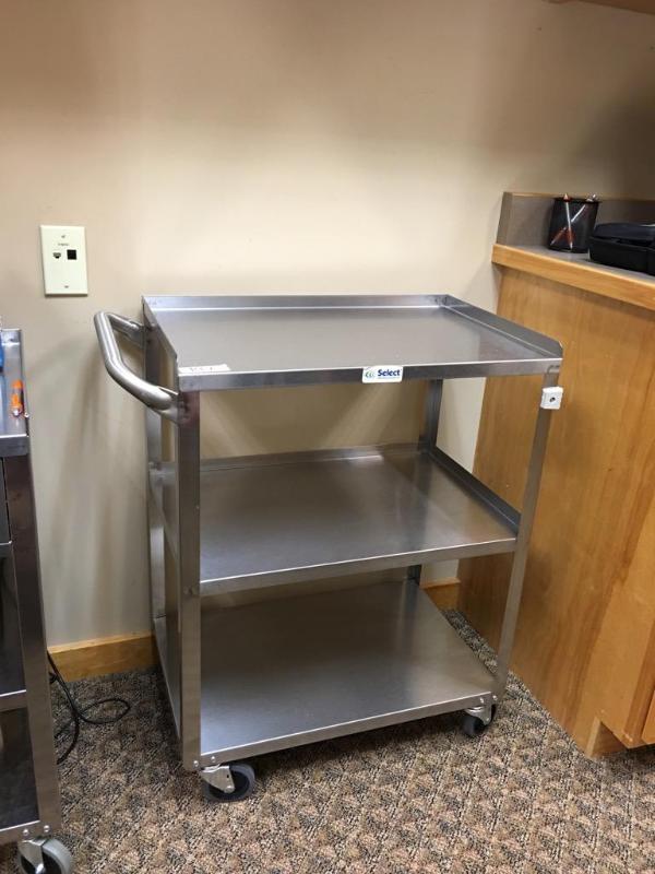 lot 148 image: Metal rolling cart 16&quotx27&quotx32"...