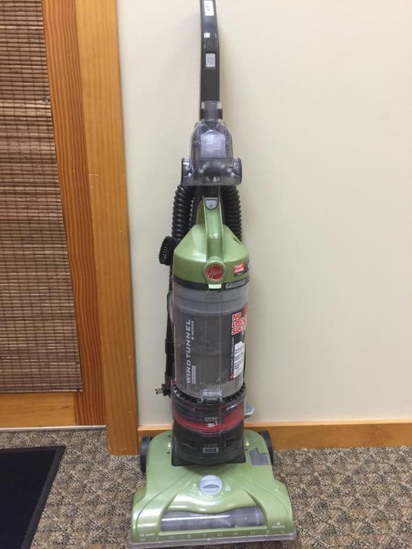 lot 169 image: Hoover Wind Tunnel vacuum model UH70120...