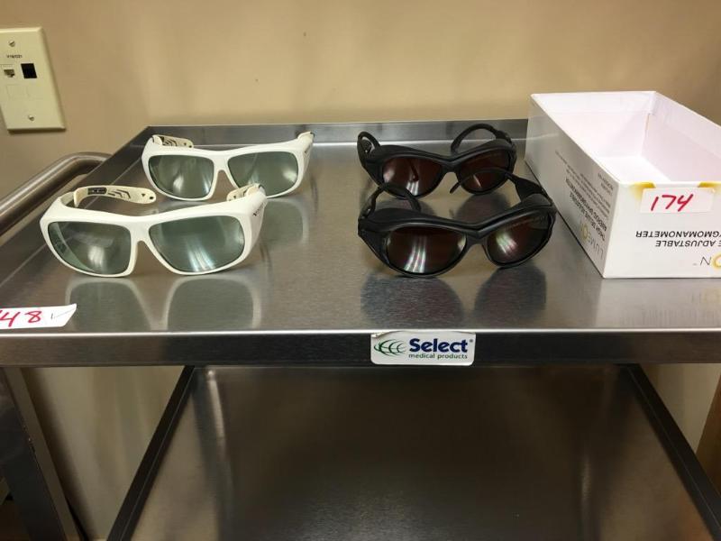 lot 174 image: 2 pairs of Univet Optical Technologies goggle...