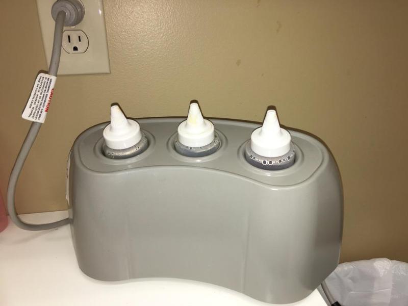 lot 27 image: Rich-Mar Gel & Lotion Warmer Model LW-3....