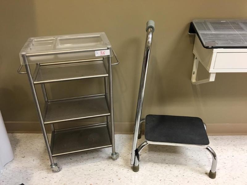 lot 38 image: Metal rolling cart (10&quotx18.5&quotx30.5&...
