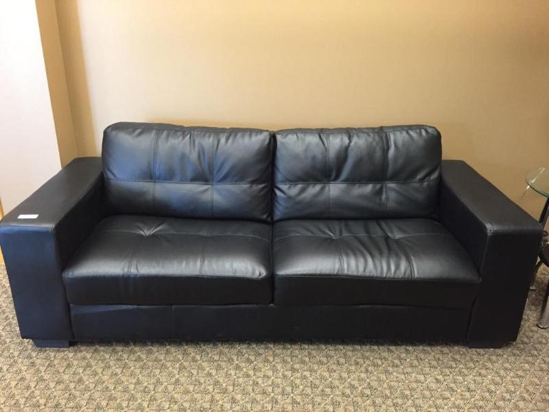 lot 49 image: Black leather couch 81x33x32....