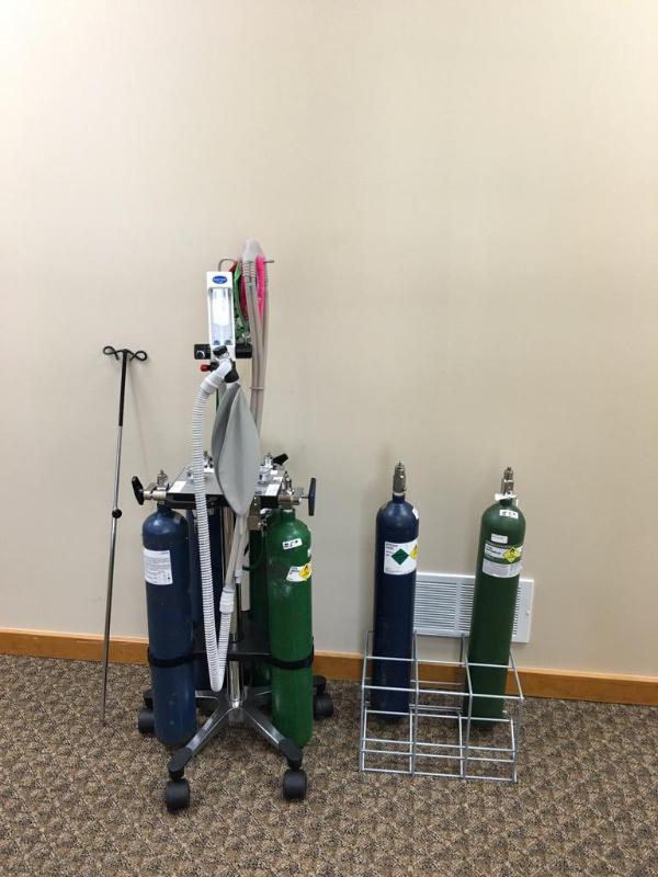 lot 5A image: Porter nitrous oxide sedation machine3 oxyge...