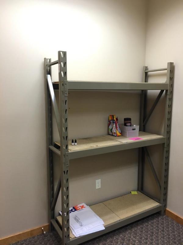 lot 73 image: Metal shelving unit (3 shelves) 17&quotx53&q...