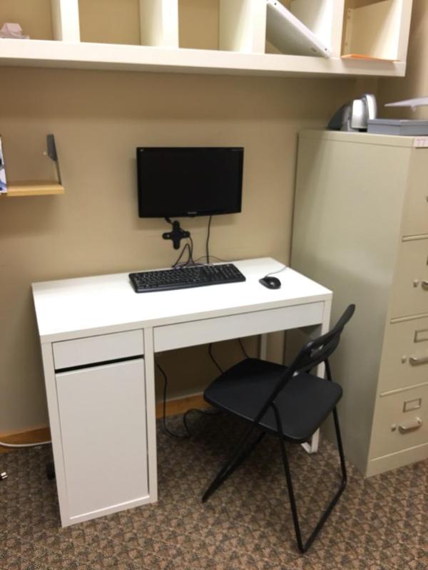 lot 75 image: White desk 20.5&quotx41.5&quotx29.5&quotV...