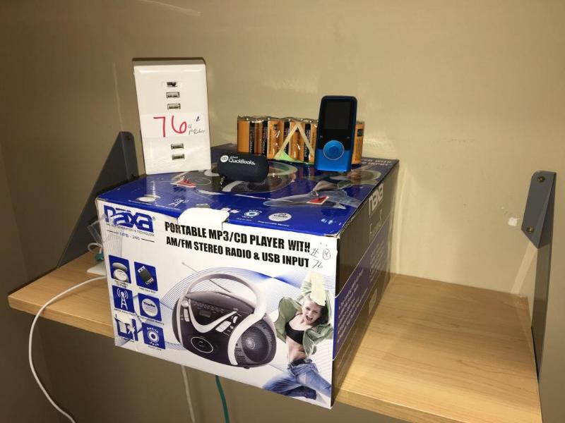lot 76 image: Portable MP3CD player with amfm stereo radi...