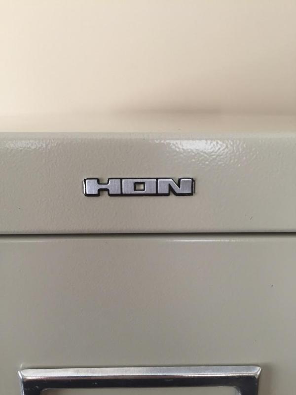 lot 91 image: HON 4 drawer filing cabinet 15x26x52...