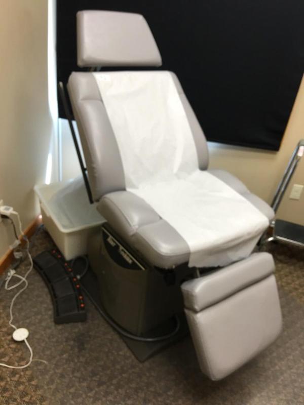 lot 92 image: Ritter 75 Evolution Power Examination Table 1...
