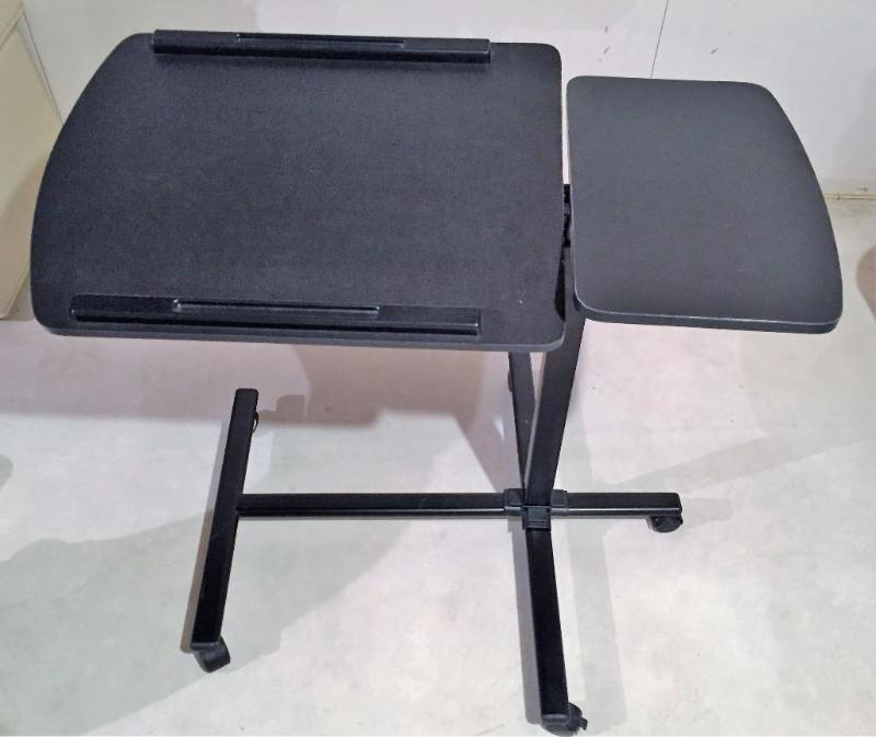 Adjustable desk