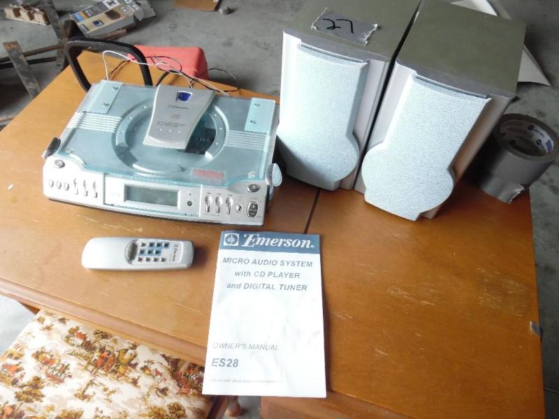 CD player with speakers