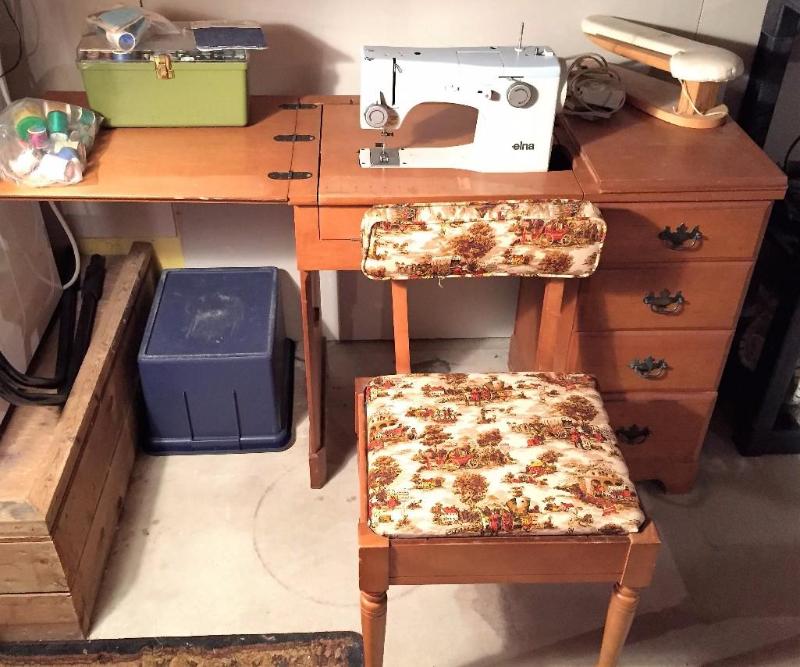 Sewing machine and cabinet