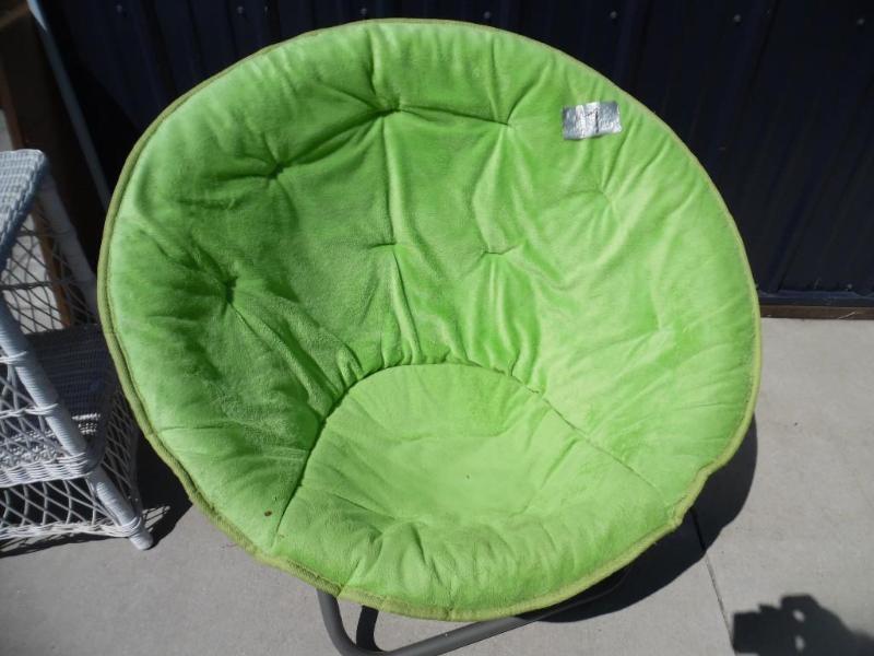 Saucer chair