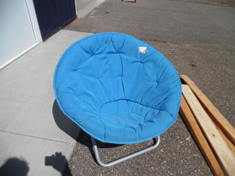 Saucer chair