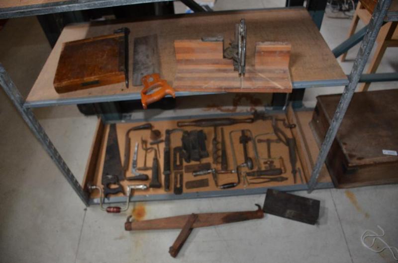 lot 112 image: Antique tools including Spur Auger Drill set ...