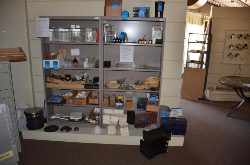 lot 13 image: All contents on two shelves including light b...