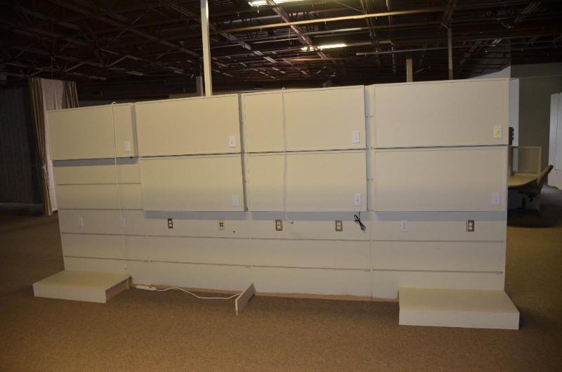lot 35 image: Display rack 200&quotx85&quotx48" with...
