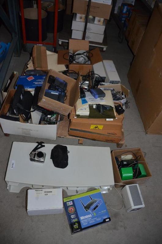 lot 70 image: Net gear SC101 Olympus camera C7204 linksys...