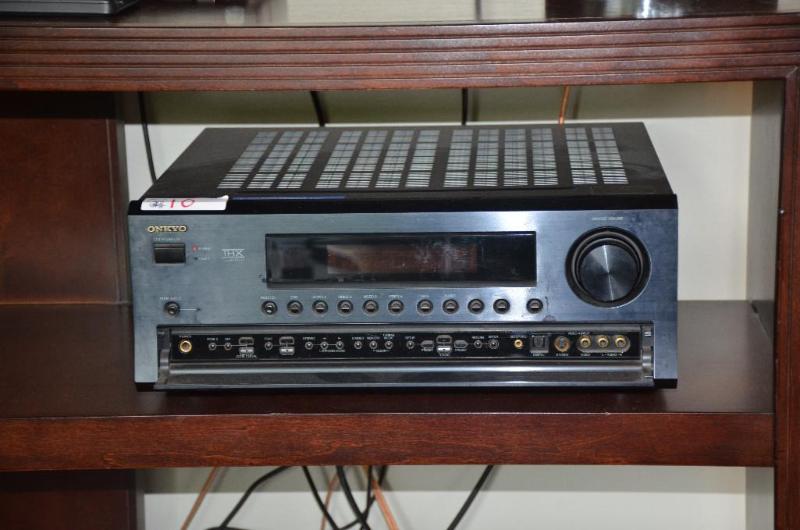 Onkyo AV Reciever TX-SR804. Powers up...