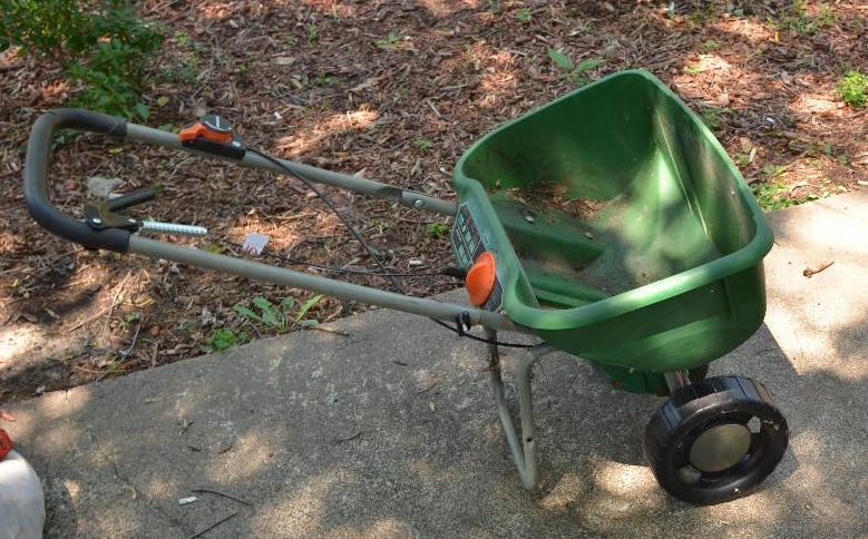 Scotts Turf Builder spreader...