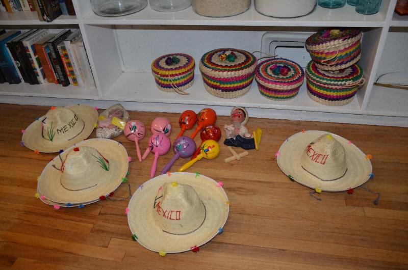 Mexican 5 hats and 5 covered bowls, 2 puppets...