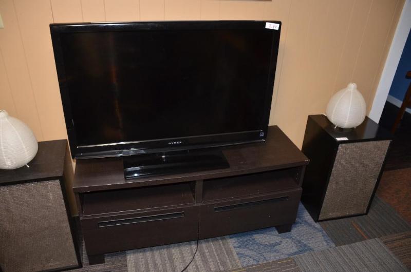 TV Dynex DXL42 10A and stand 16x22x47&quot...