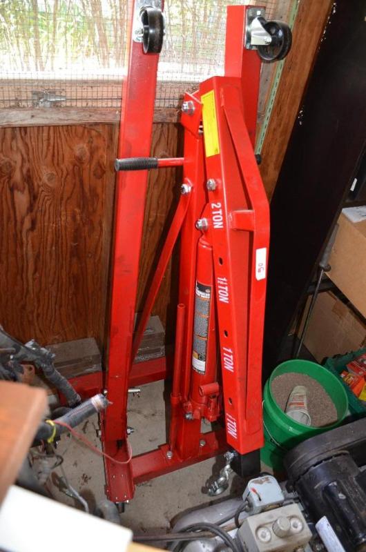 Big Red 2 ton hydraulic engine lift...