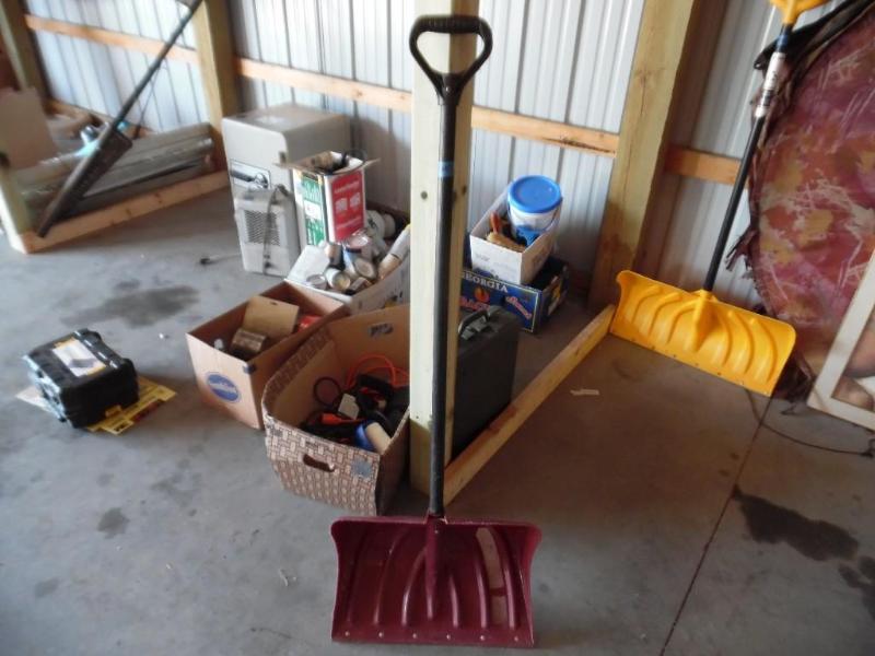 Snow shovel