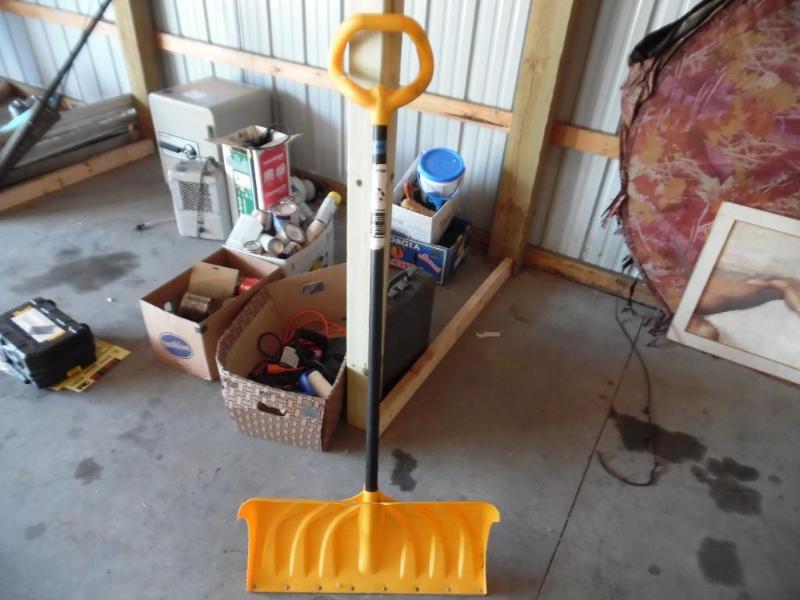 Snow shovel