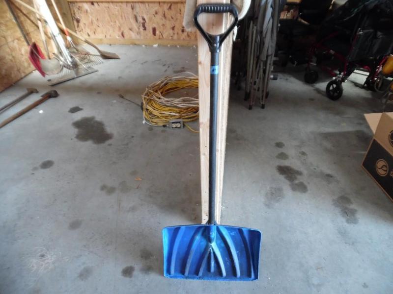 Snow shovel