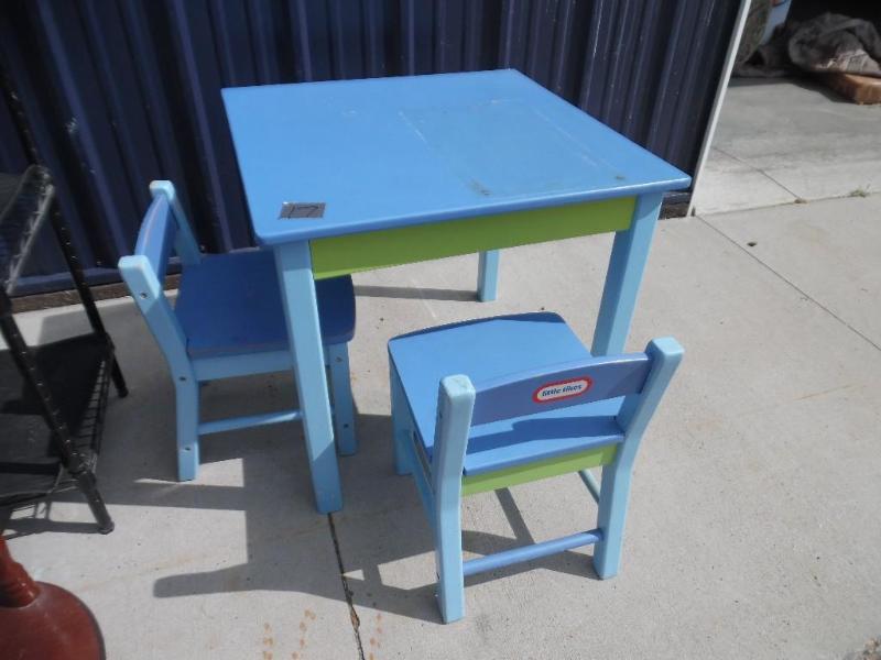 Kids Table and Chairs