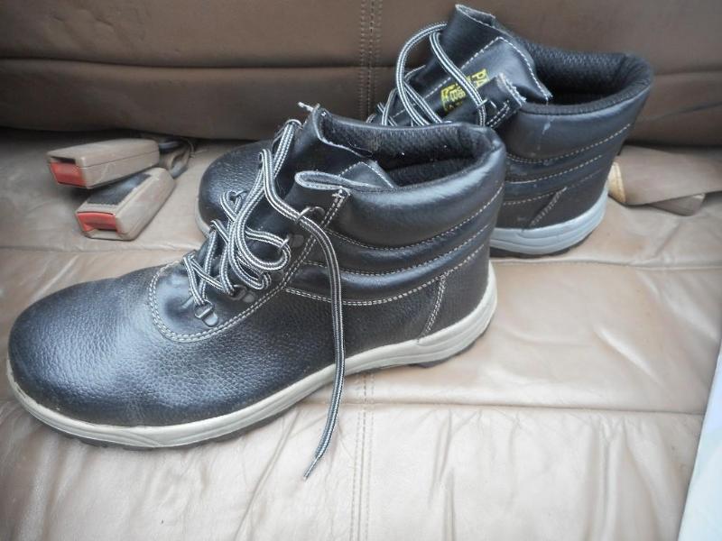 lot 11 image: Military Work Boots