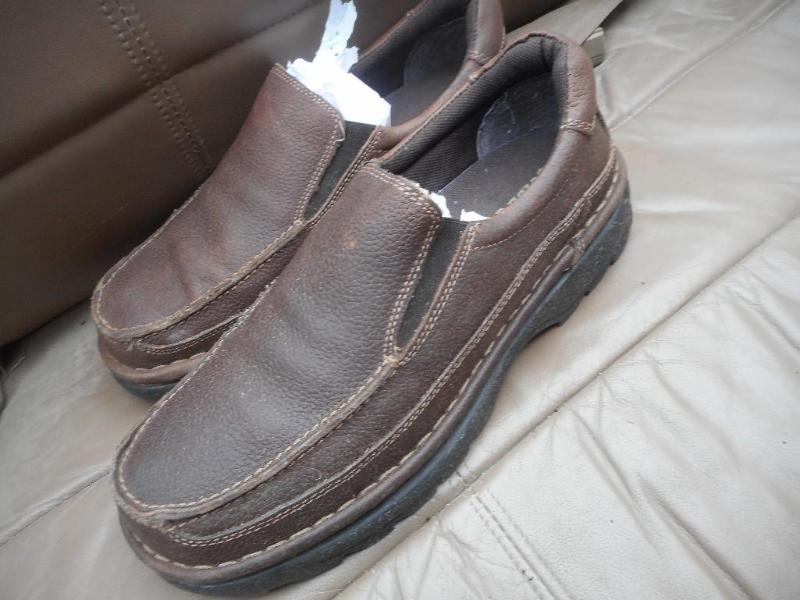 lot 17 image: Guide Gear Mens Gunflint Slip-On Shoes, Leather