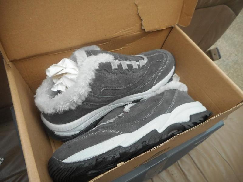lot 19 image: Guide Gear Womens Fuzzy II Slip-On Shoes