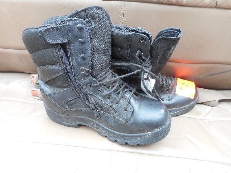 lot 2 image: HQ Mens Boots