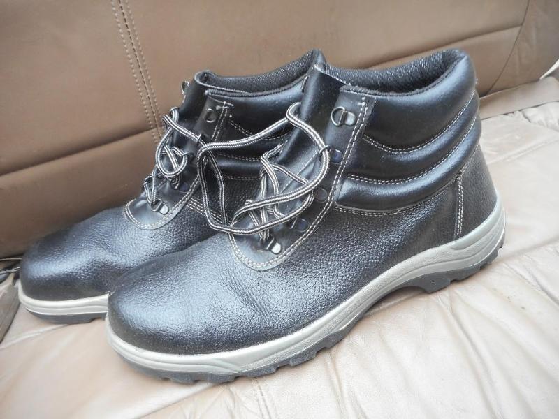 lot 20 image: Military Work Boots