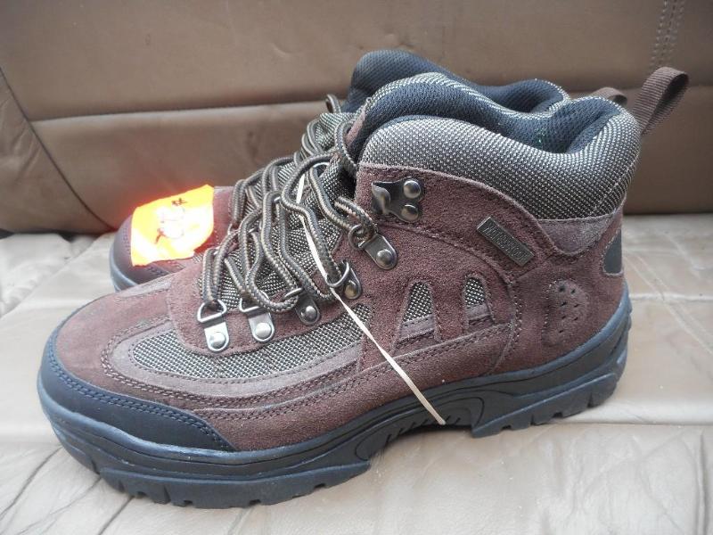lot 22 image: Itasca Mens Amazon Hiking Boots