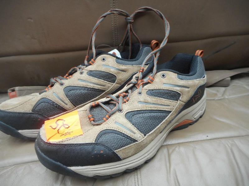 lot 25 image: New Balance Mens 759 Country Walkers, Brown
