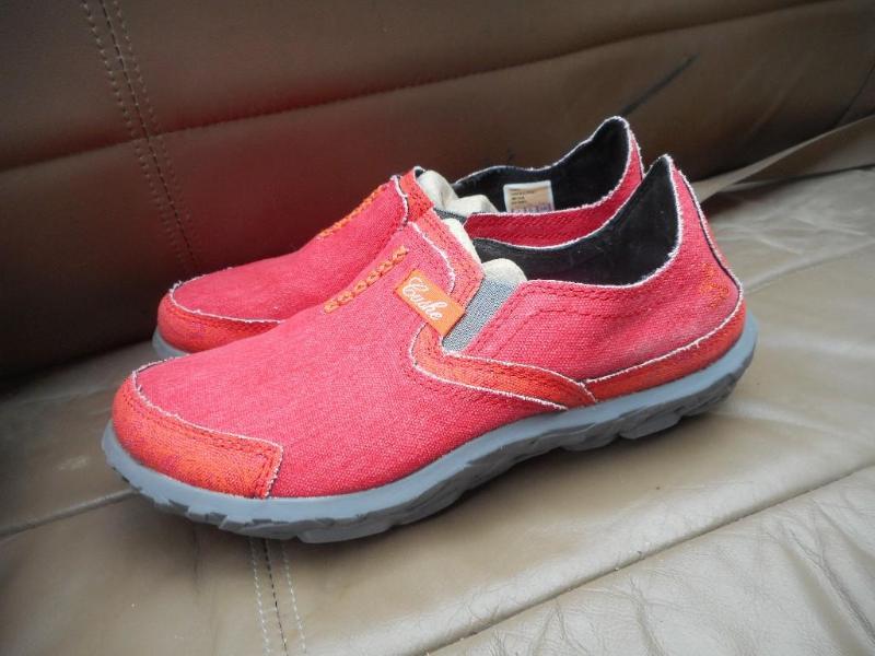 lot 32 image: Cushe Womens Tropics Slippers