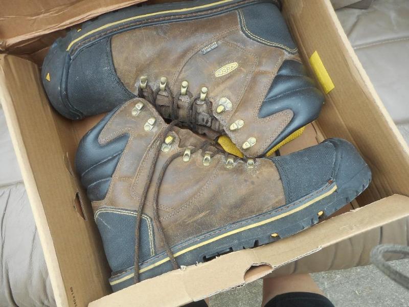 lot 35 image: Mens CAT 6 Manifold Work Boots, Oak