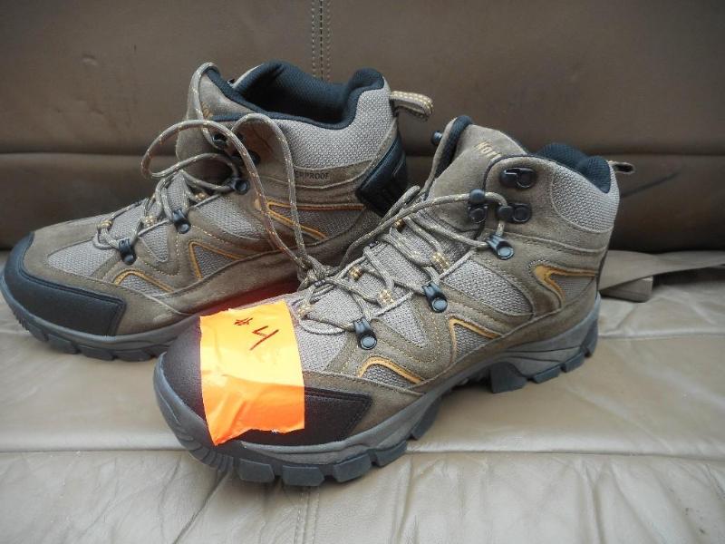 lot 4 image: Mens Hiking Boots