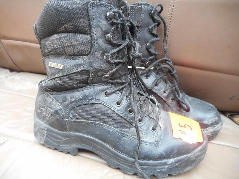 lot 5 image: HQ Mens Boots