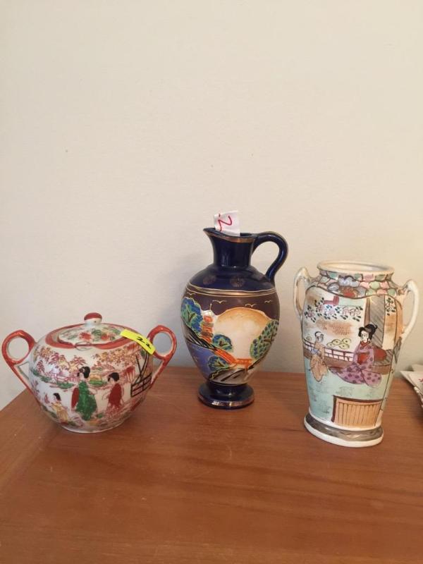 lot 22 image: Vintage oriental sugar container and 2 vintag...