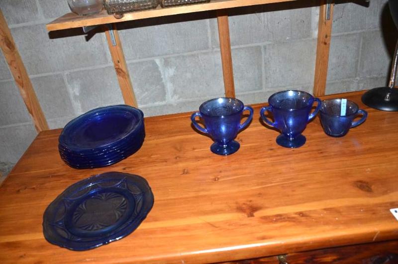 lot 40 image: Lot of blue depression glass,  8 plates ...