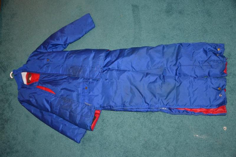 lot 56 image: Eddie Bauer Premium Quality Goose Down adult ...
