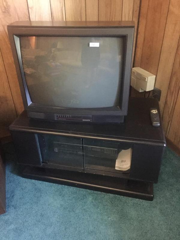 lot 61 image: Magnavox TV RR2535 W802  with Dumont VHS...