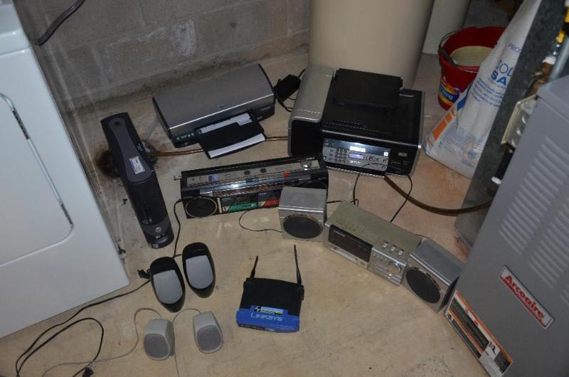 lot 63 image: Lot of misc electronics including HP Desk jet...