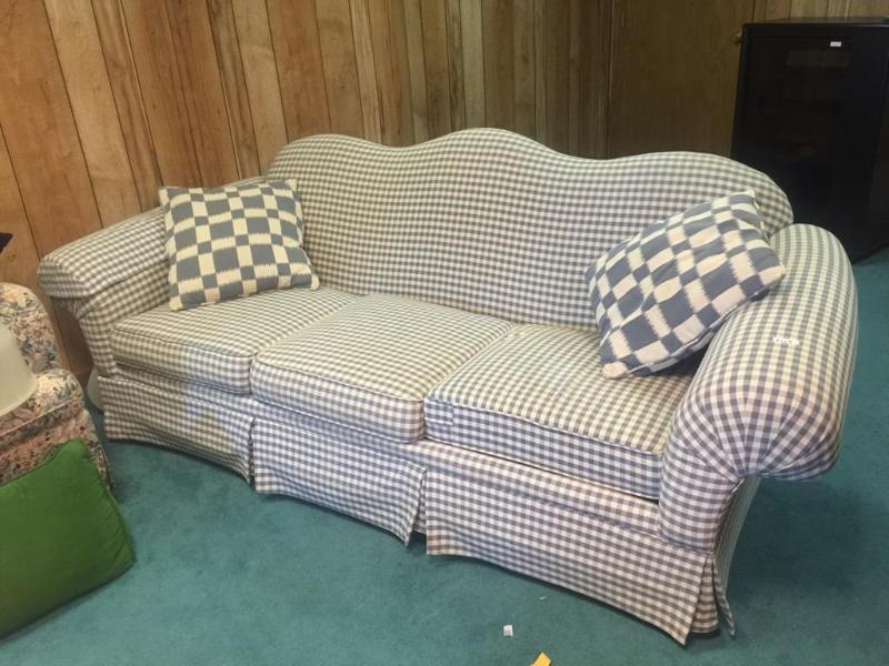 lot 64 image: Schnadig Steelace Couch 37x32x83". ...