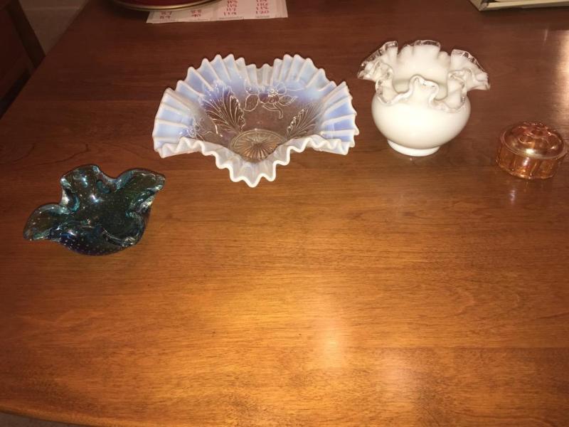 lot 82 image: Fenton Glass and other vintage pieces. The la...